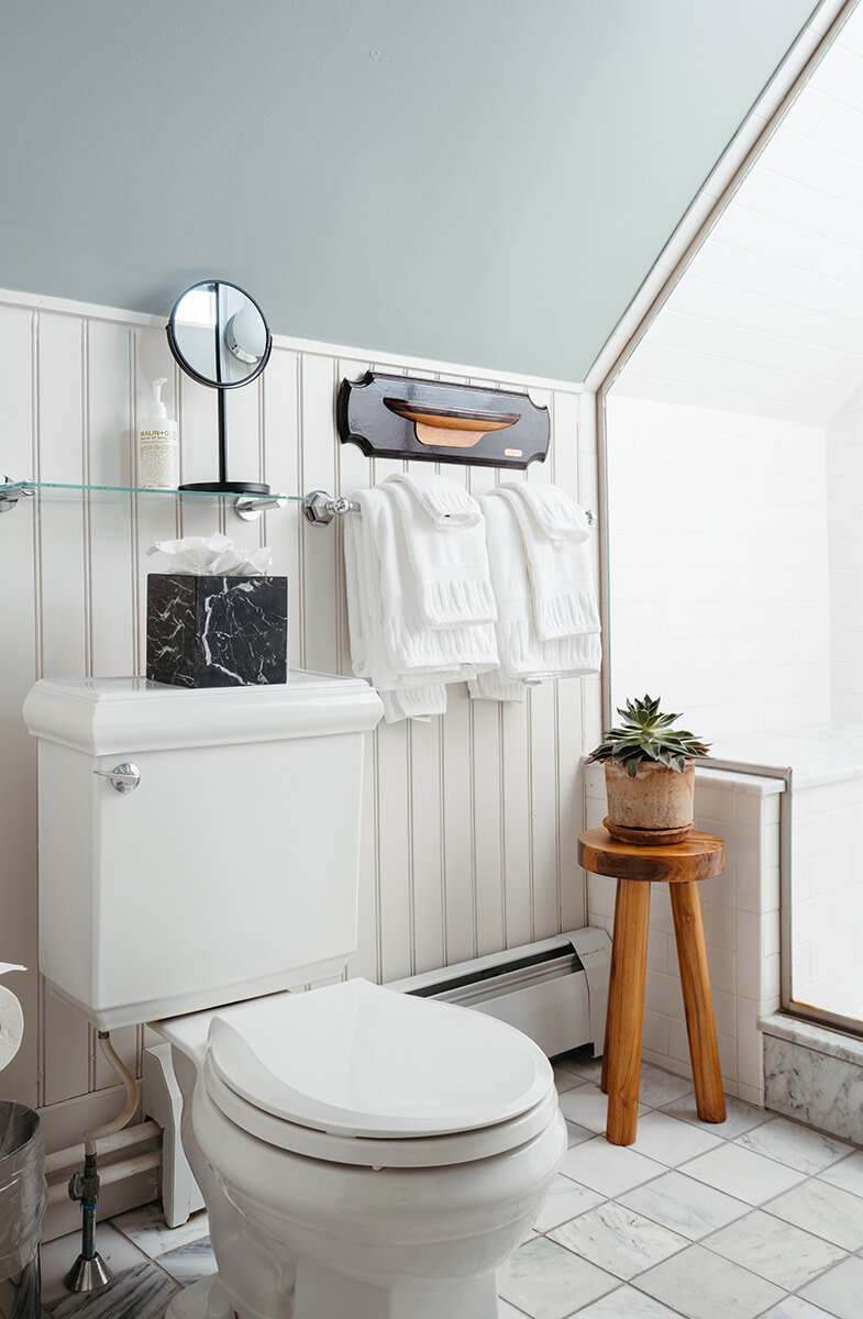 bathroom in Balmoral guest room