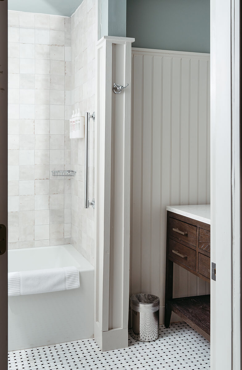 library suite bathroom